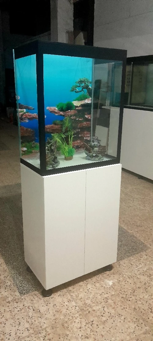 Aquarium avec Meuble أكواريوم بالموبل