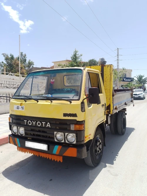 TOYOTA DYNA Bu65 1985