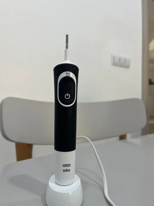 Brosse a dents électrique, la marque Oral B pro timer
