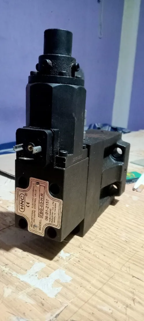Machine parpaing pièces 