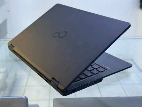 LAPTOP FUJITSU LIFEBOOK U729 CPU i5-8365U / RAM 08GB  / ECRAN 12.5" HD  / DISUE DUR 128GB SSD