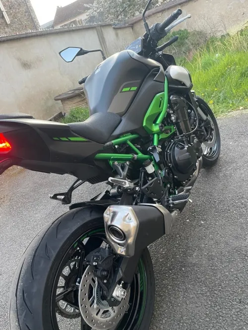 Kawasaki Z-900 2025