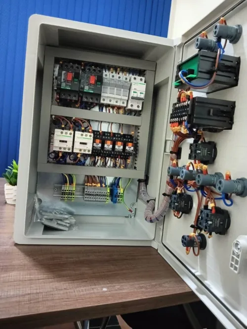 Câblage des armoires électriques sur commande / maintenance et mise en service