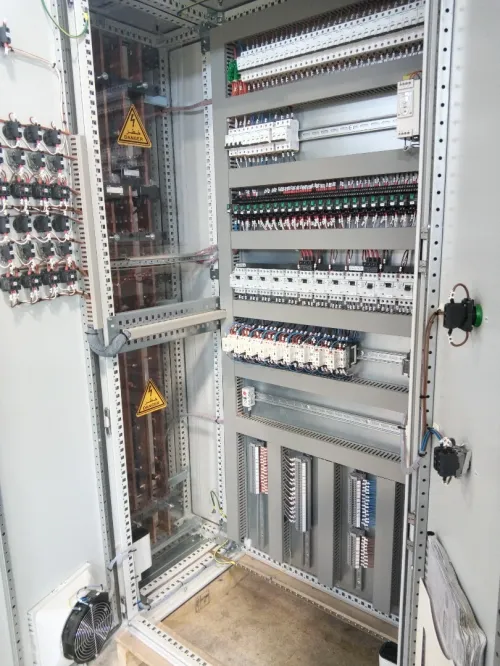 Câblage des armoires électriques sur commande / maintenance et mise en service