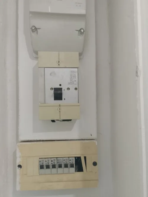 Installation de machines électricité bâtiment industriel