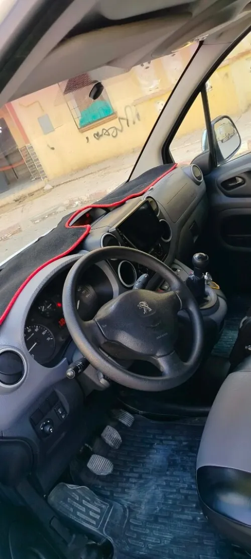 Peugeot Partner 2015 B9