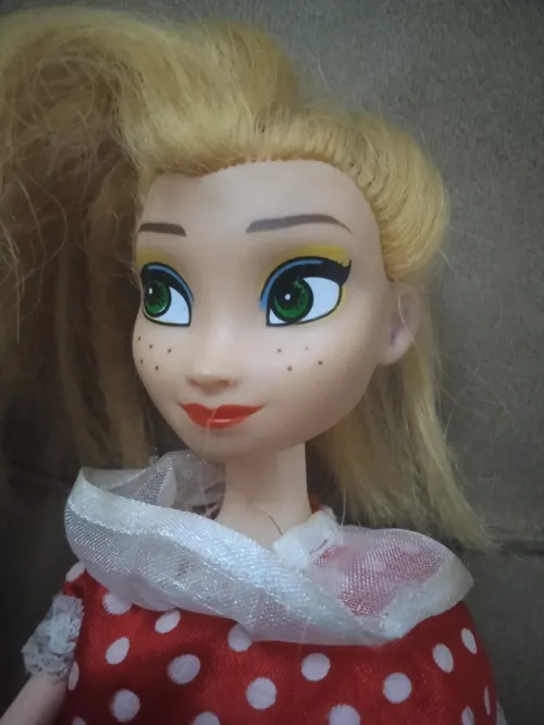 Poupées original parle et chante très bon prix