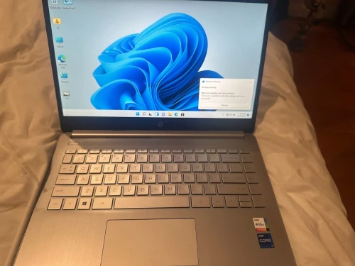 HP Laptop i7-1165G7