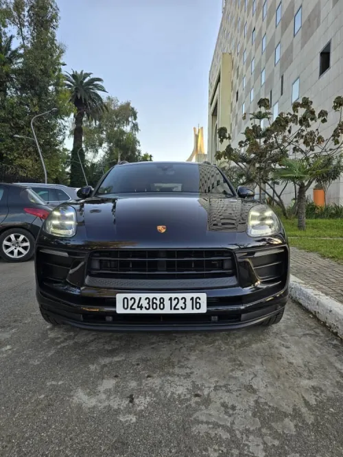 Porsche Macan 2023 Edition black