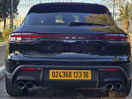 Porsche Macan 2023 Edition black