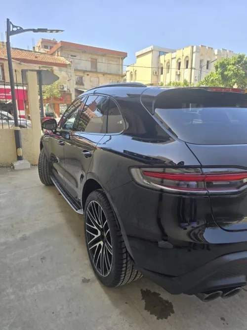 Porsche Macan 2023 Edition black
