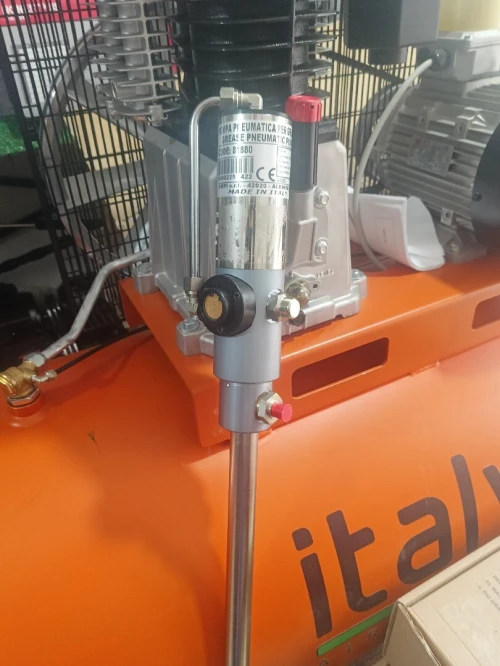 Pompe a graisse pneumatique 