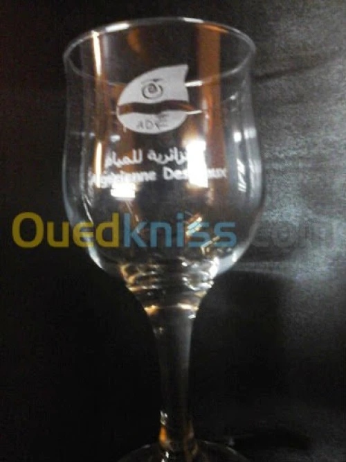  GRAVURE ET DE DÉCOUPE AU LASER