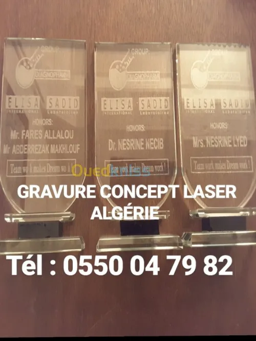  GRAVURE ET DE DÉCOUPE AU LASER