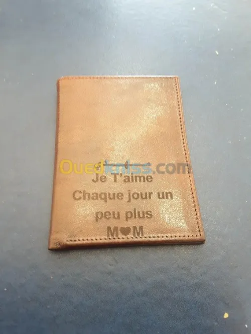  GRAVURE ET DE DÉCOUPE AU LASER