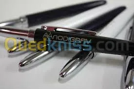  GRAVURE ET DE DÉCOUPE AU LASER