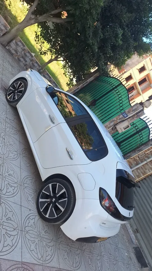 Peugeot 208 2022 Essence boîte auto