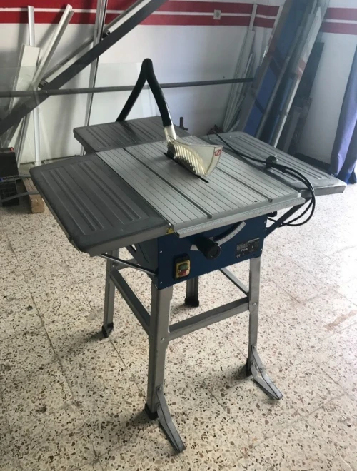 atelier de menuiserie d'aluminium et PVC