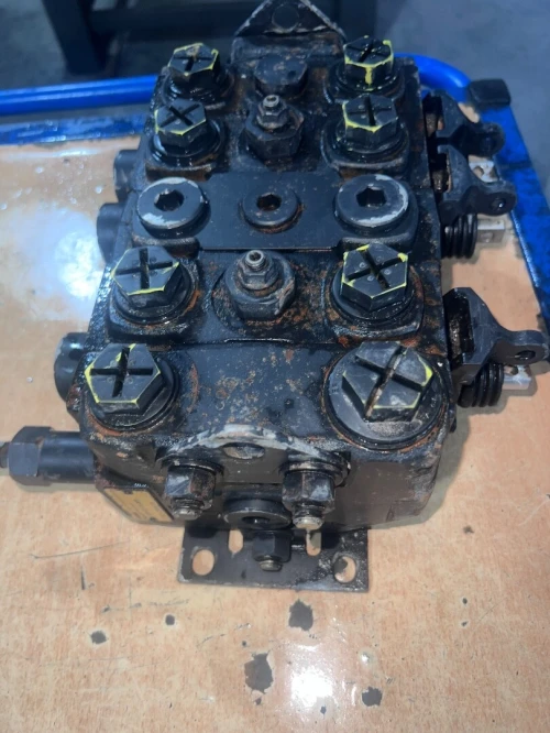 Distributeur hydraulique Parker F130CF pour grue