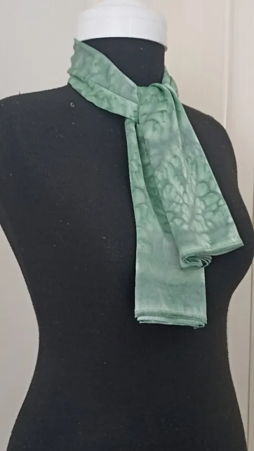 Foulard en soie peint à la main