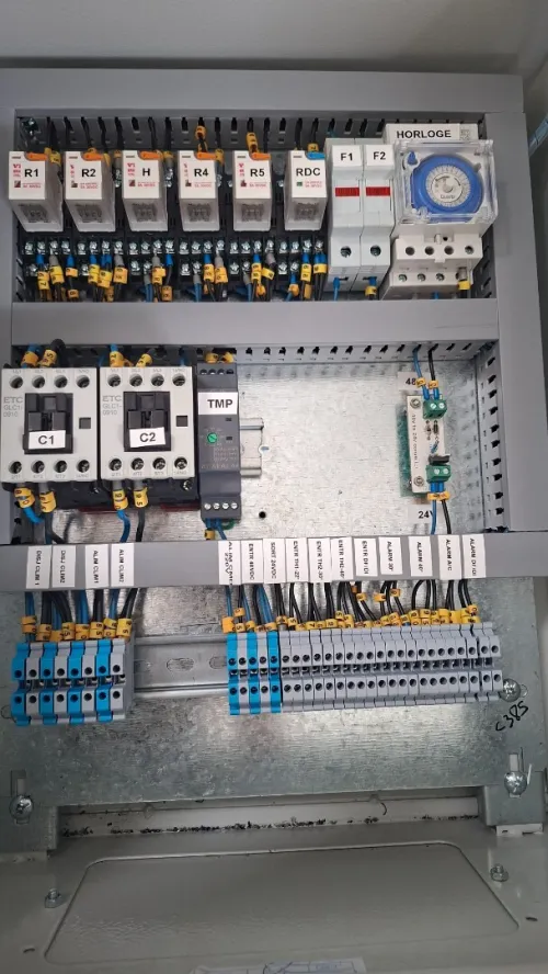 Services de câblage et installation d'armoires électriques industrielles et électricité du bâtiment