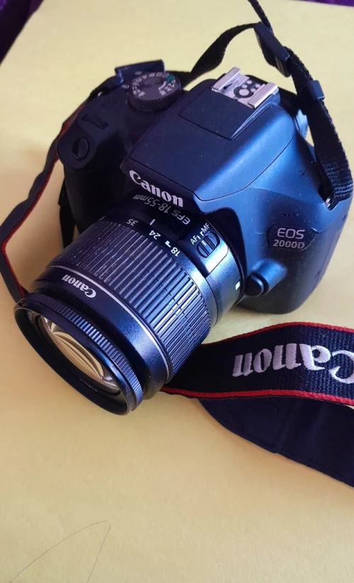 Canon eos 2000D