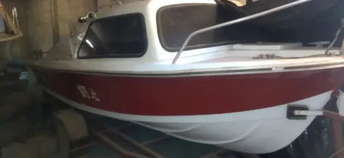 Bateau coque dure