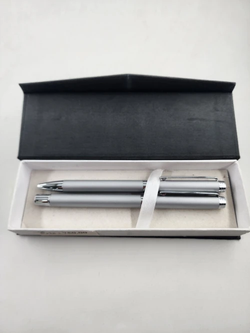 Parures stylos luxe métallique