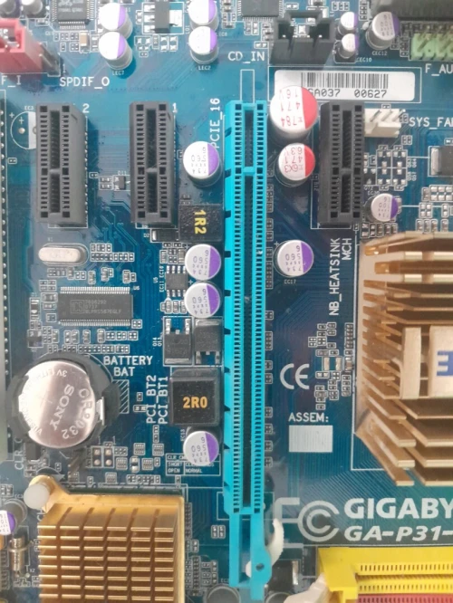 Carte mère  Gigabyte 45nm Cpu support FSB1333 DDR2 1066
