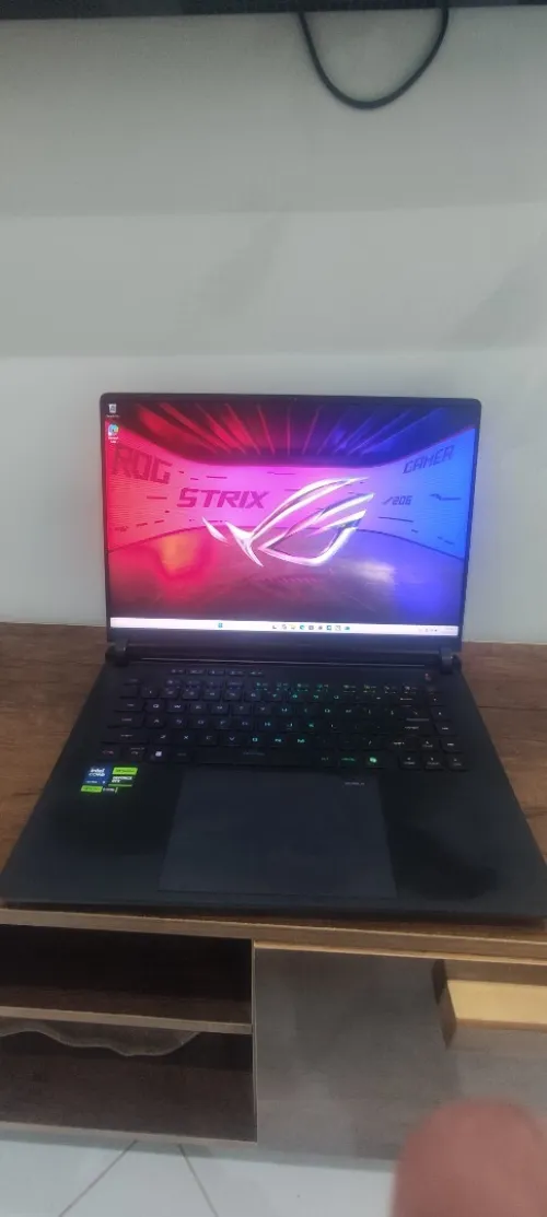 Pc gamer Asus rog Strix G16 ultra 9 rtx 5080