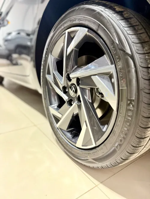 Hyundai Elantra 2025 Luxury