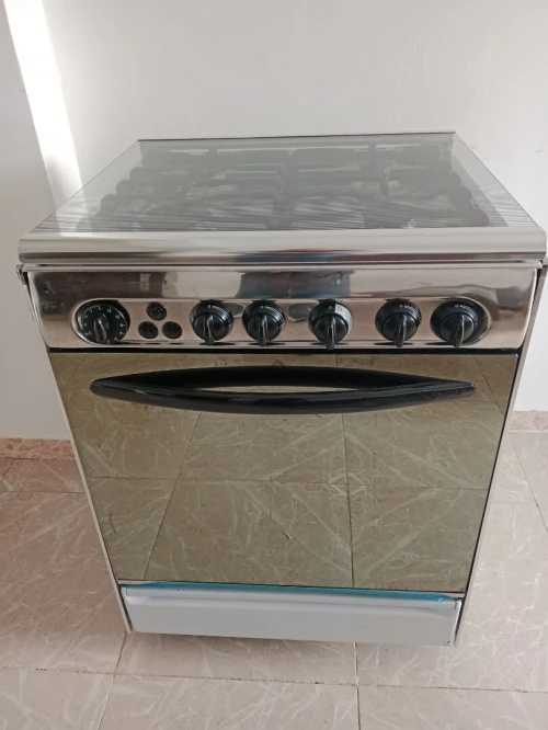 Cuisinier 4 feu plus Four ventilé