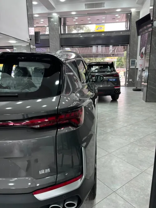Geely Coolray 2026 full ( fiha a froid de 10cm avec une rieurre sur la porte arrière )