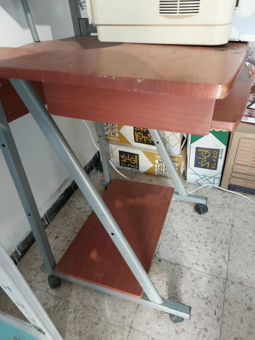 Table computer bureau طاولة