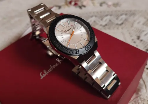 Montre Salvatore Ferragamo 