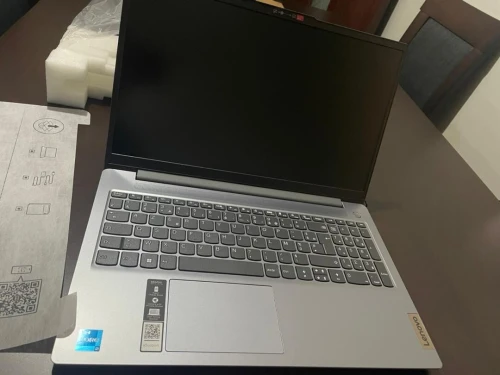 Lenovo Idéalpad slim 3 / i3 1315U / 8G RAM / 256 SSD / Ecran 15"6 FHD