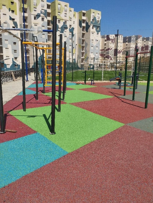 Gomme synthétique, acrylique epdm, revêtements salle de sport et terrains