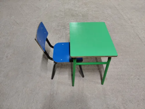 Lot matériel scolaire pour école ou préscolaire Bon état