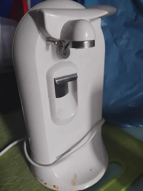 Ouvre boîte de conserve, électrique