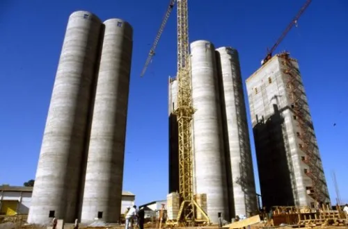 COFFRAGE GLISSANT AUTO GRIMPANT POUR SILO 