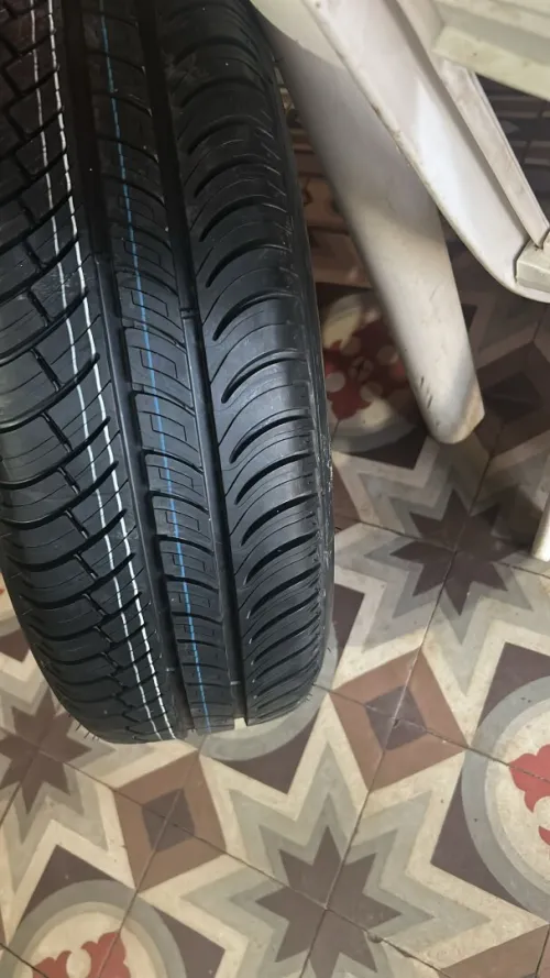 Pneu michelin avec jante