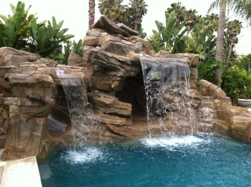  réalisation de piscine naturelle et miroir  تصميم وإنشاء حمامات السباحة
