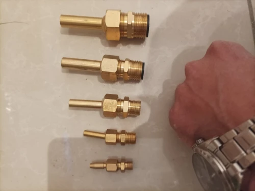 بيع قطع الغيار الأصلية وملحقاتها للنوافير المائية Vente de pièces d'origine pour fontaine et cascade