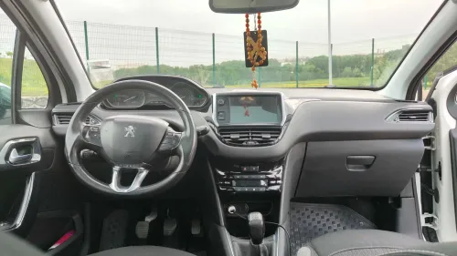 Peugeot 208 2016 Allure Facelift