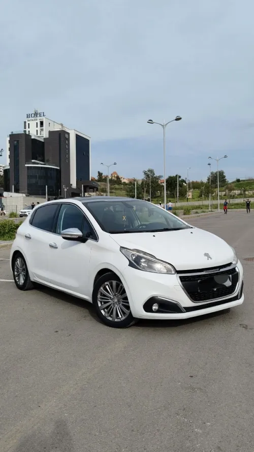 Peugeot 208 2016 Allure Facelift