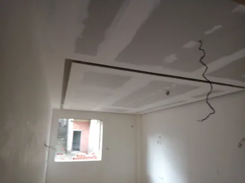 Nous vous proposons des services professionnels dans le domaine de :  Placoplatre  Peinture moderne et classique  Décoration intérieure (plafonds, murs, design moderne