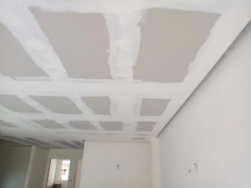 Nous vous proposons des services professionnels dans le domaine de :  Placoplatre  Peinture moderne et classique  Décoration intérieure (plafonds, murs, design moderne