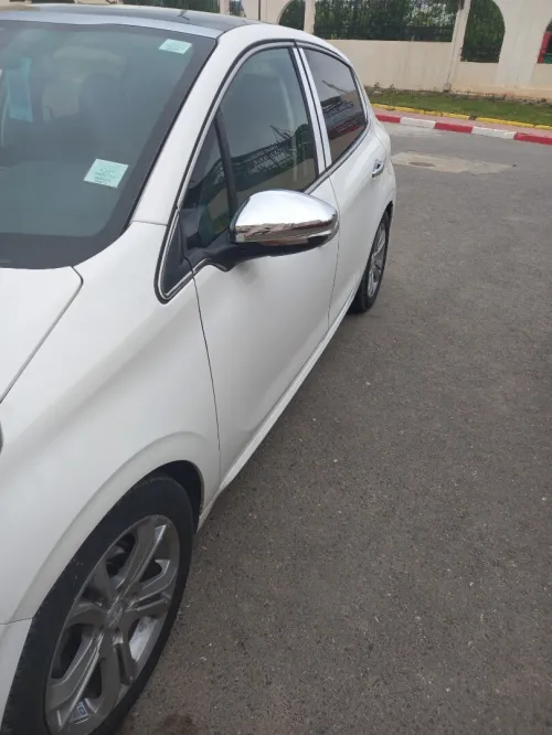 Peugeot 208 2015 Allure