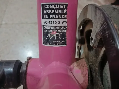 Un très beau vélo pour filles de marque française 21 pouces 