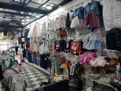 Vente lot intégral de vêtements  et chaussures  enfant  de 0 age a 16ans